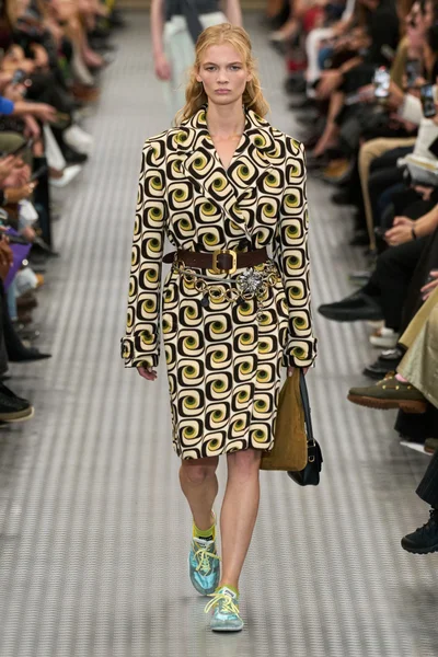 Look 30
